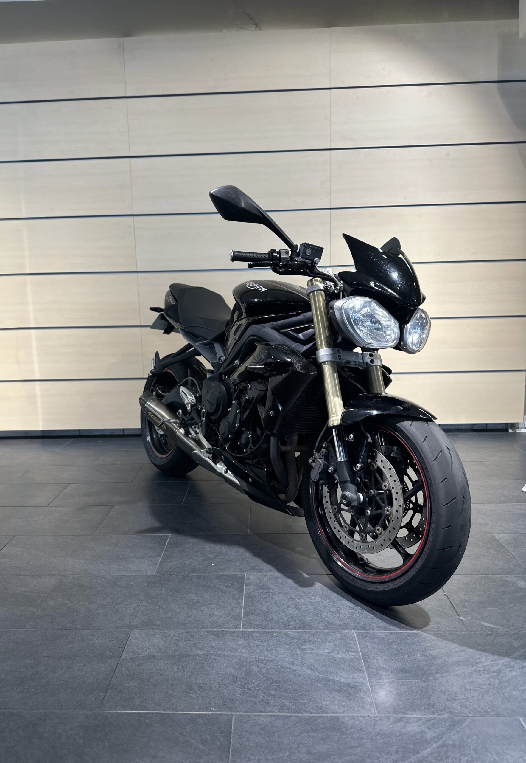 TRIUMPH STREET TRIPLE 675