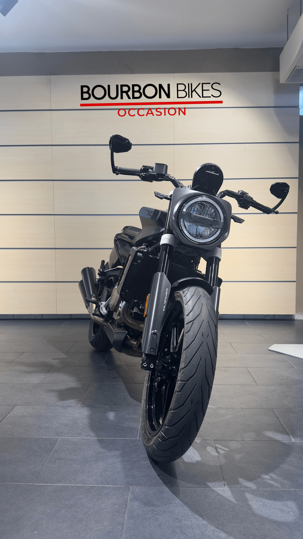 HUSQVARNA 701 SVARTPILEN